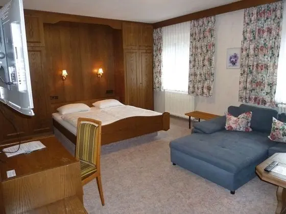 Tek Büyük Yataklı Oda, 1 Yatak Odası, Bahçe Manzaralı