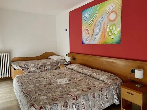 Üç Kişilik Oda
