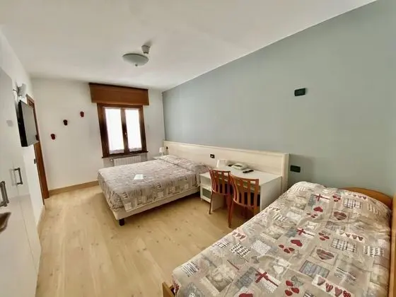Üç Kişilik Oda
