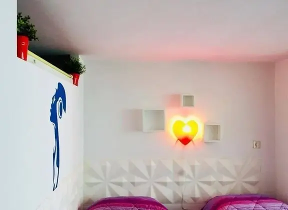 Üç Kişilik Oda