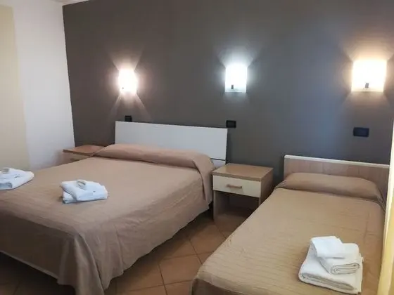 Üç Kişilik Oda