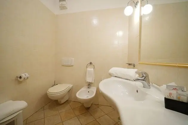 Basic Tek Büyük veya İki Ayrı Yataklı Oda