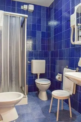 Tek Büyük veya İki Ayrı Yataklı Oda (Letti uniti)