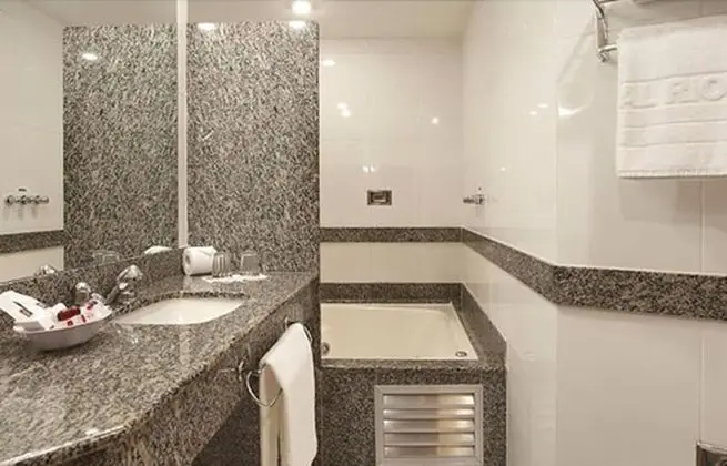 Luxury Tek Büyük Yataklı Oda