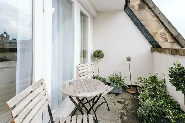 Çatı Katı Süiti (Penthouse)