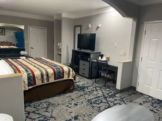 Süit, 1 En Büyük (King) Boy Yatak, Sigara İçilmez, Sıcak Su Küveti