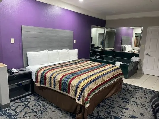 Süit, 1 En Büyük (King) Boy Yatak, Sigara İçilmez, Sıcak Su Küveti