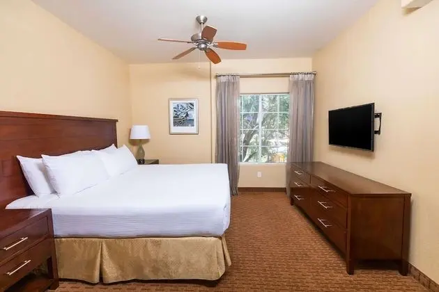 1 BEDROOM 1 KING SUITE ACCESSIBLE TUB