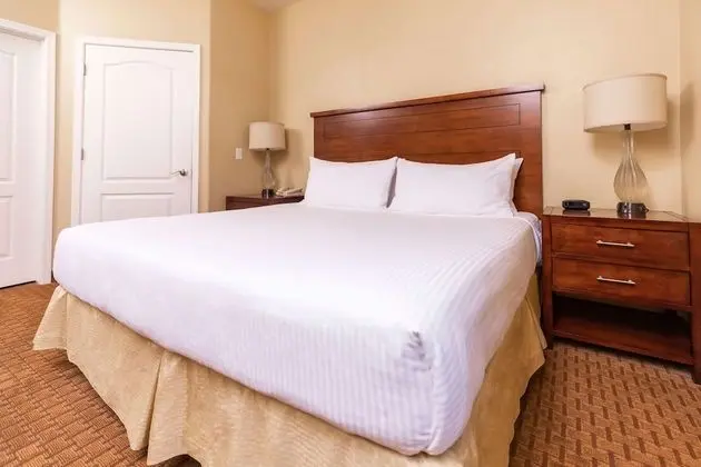 1 BEDROOM 1 KING SUITE WITH SOFABED