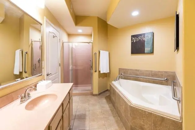 1 BEDROOM 1 KING SUITE WITH SOFABED