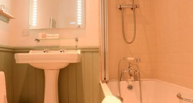 Tek Büyük Yataklı Oda (Sea View Room)