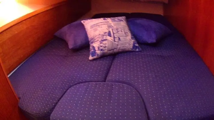 Basic Oda, 1 Büyük (Queen) Boy Yatak, Ortak Banyo