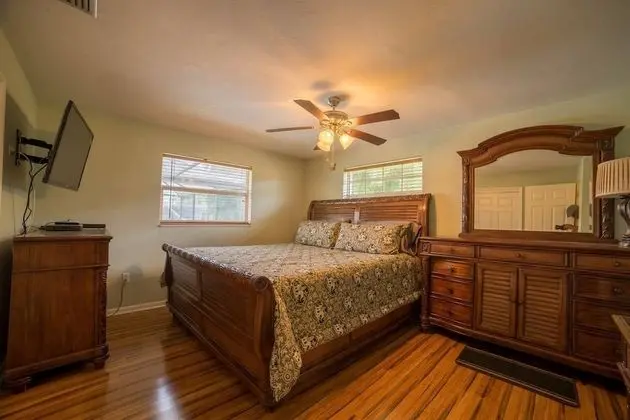 Ev (1453 Viking Ct)