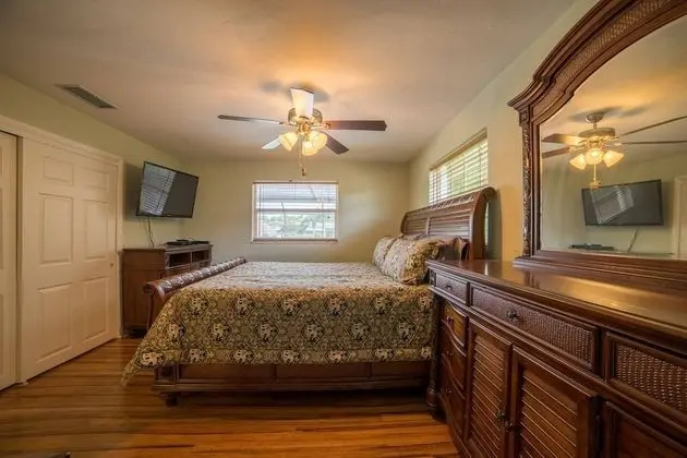 Ev (1453 Viking Ct)