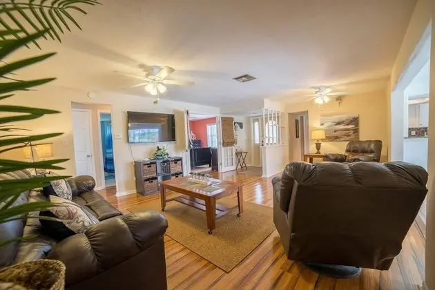 Ev (1453 Viking Ct)