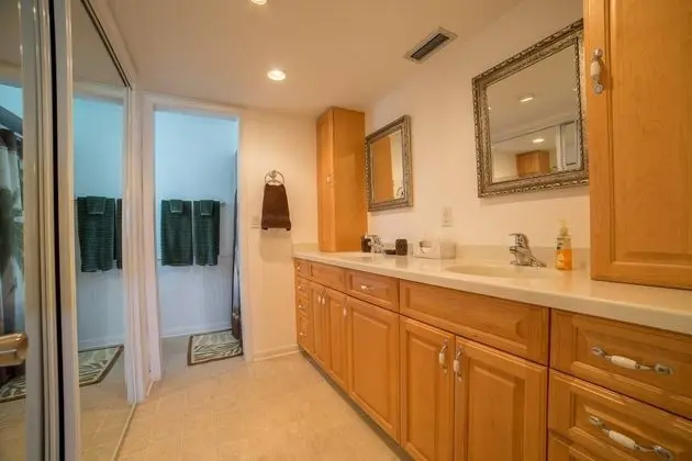 Ev (1453 Viking Ct)