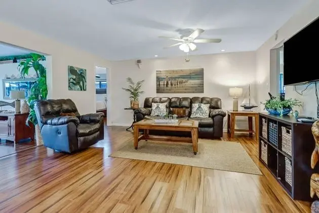 Ev (1453 Viking Ct)