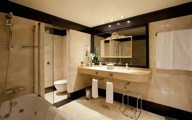 Junior Suite Deluxe City View