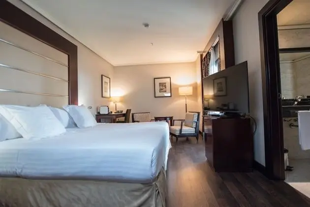 Premium Club City View