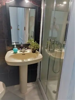 Basic Tek Büyük veya İki Ayrı Yataklı Oda