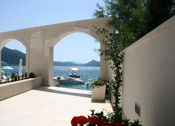 Apart Daire (At the sea - 5 M from the beach - A1()