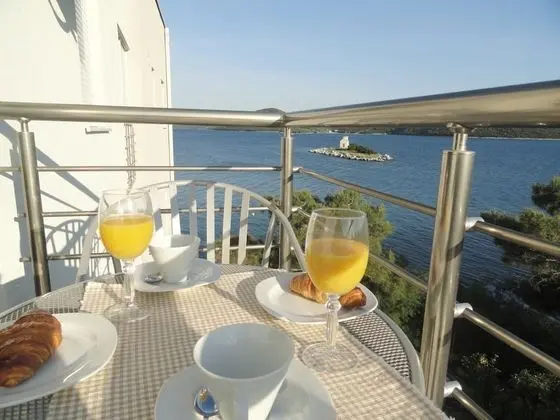 Apart Daire (At the sea - 5 M from the beach - A6()