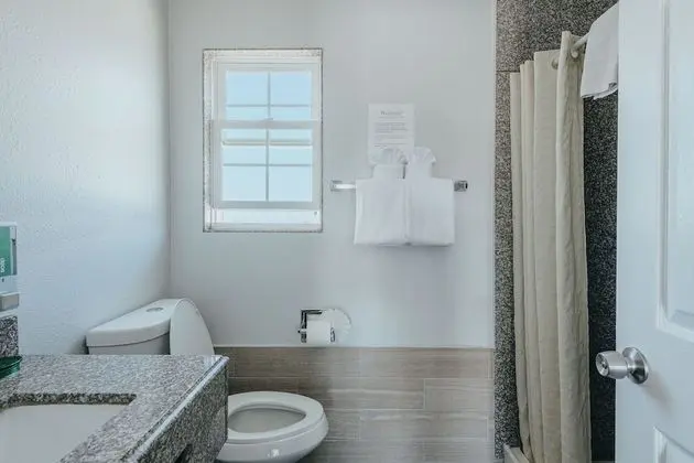 Deluxe King Room - Downstairs, Non-Smoking, No Pets