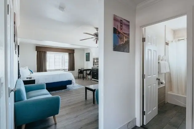 Deluxe Ocean View King Suite - Upstairs, Non-Smoking, No Pets