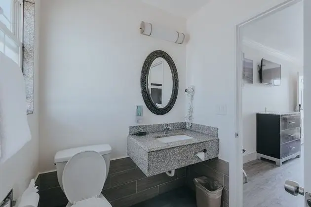 Deluxe Partial View King Room - Upstairs, Non-Smoking, No Pets