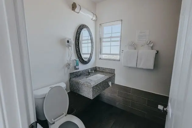 Deluxe Partial View Queen Room - Upstairs, Non-Smoking, No Pets