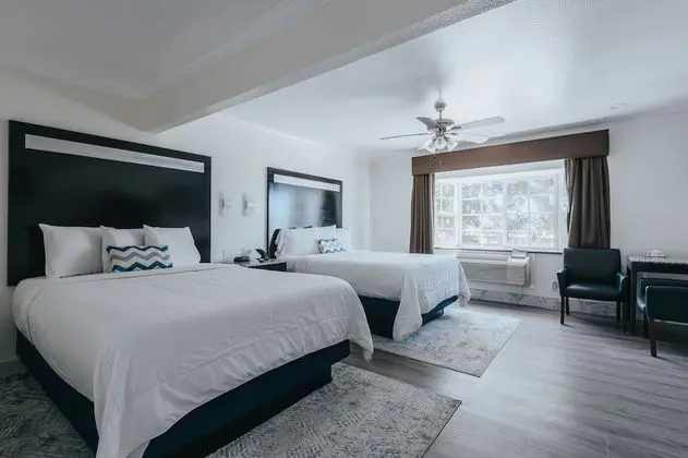 Deluxe Two Queen Bed Room - Upstairs, Non-Smoking, No Pets