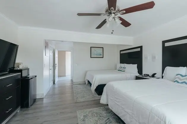 Deluxe Two Queen Bed Room - Upstairs, Non-Smoking, No Pets