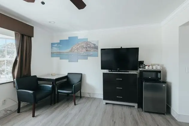 Deluxe Two Queen Bed Room - Upstairs, Non-Smoking, No Pets