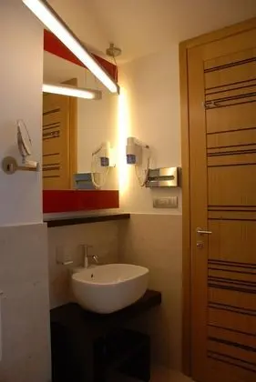 Büyük Yataklı Tek Kişilik Oda
