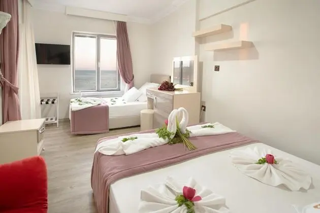 https://images.etstur.com/files/images/hotelImages/TR/97917/l/Sea-Bird-Hotel-Didim-Oda-327995.jpg