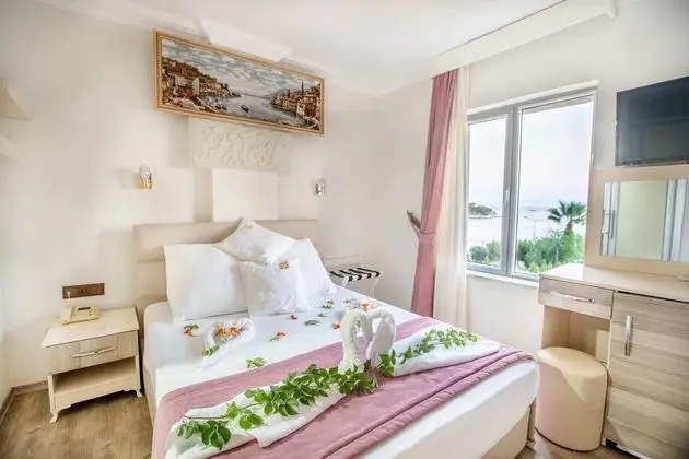 https://images.etstur.com/files/images/hotelImages/TR/97917/l/Sea-Bird-Hotel-Didim-Oda-384482.jpg