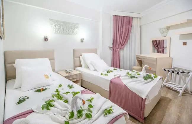 https://images.etstur.com/files/images/hotelImages/TR/97917/l/Sea-Bird-Hotel-Didim-Oda-384484.jpg