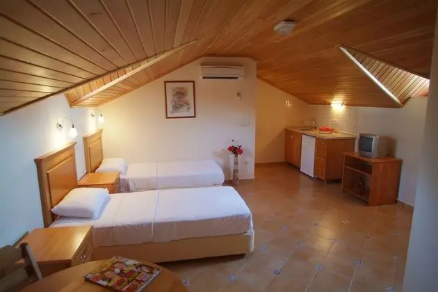 Apartment, 4 Bedrooms, 2 Bathrooms (Duplex)