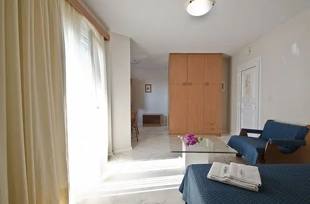 Economy Stüdyo, Veranda