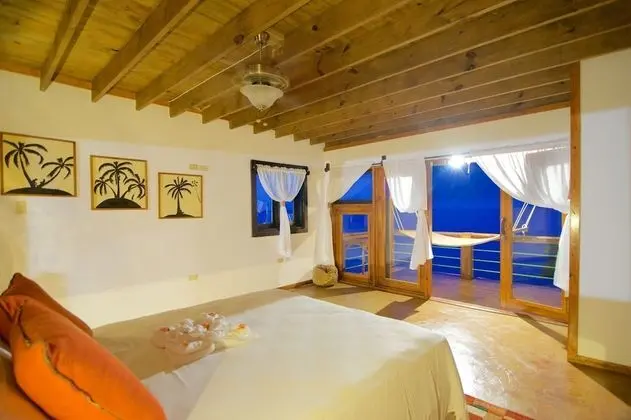 Panoramic Queen Room, Private Bathroom, Ocean View (201660295)