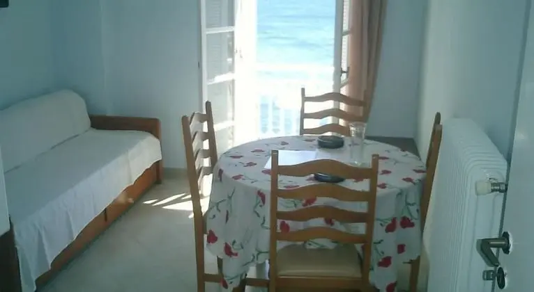 Stüdyo, Deniz Manzaralı (Ruby Red)