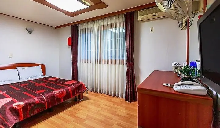 Tek Büyük Yataklı Oda, Dağ Manzaralı