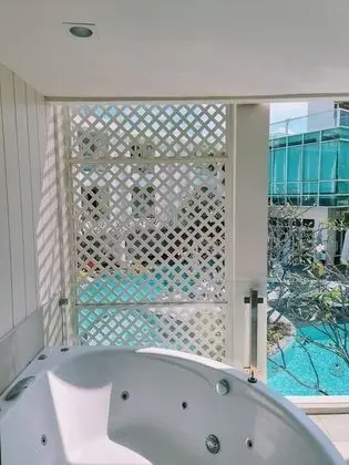 Deluxe Jacuzzi