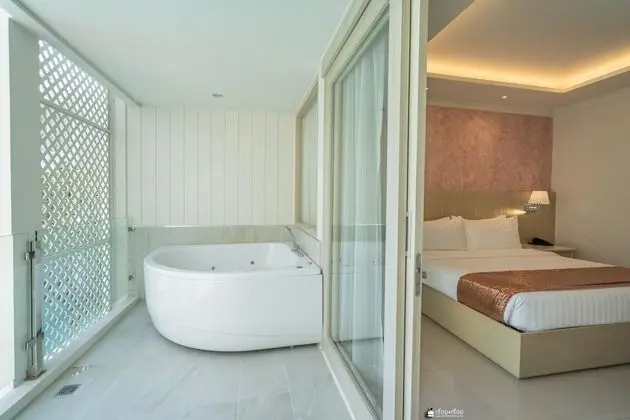 Deluxe Jacuzzi