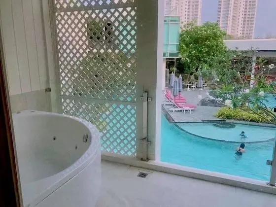 Deluxe Jacuzzi