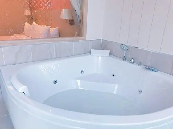 Deluxe Jacuzzi