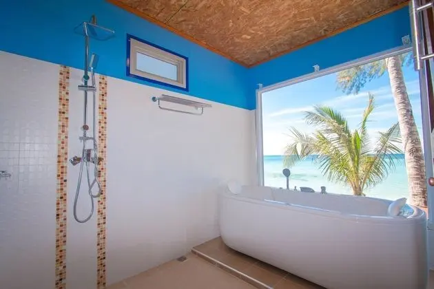 Beach front deluxe with Jacuzzi bathroom