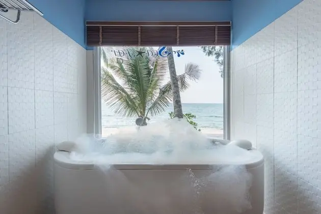Beach front deluxe with Jacuzzi bathroom