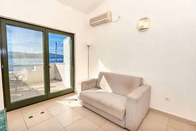 Apart Daire (Sea front - free parking - A3(4+1))