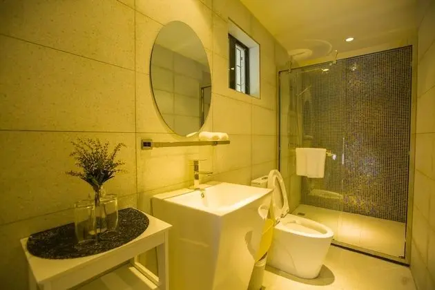 Dört Kişilik Oda, Ortak Banyo